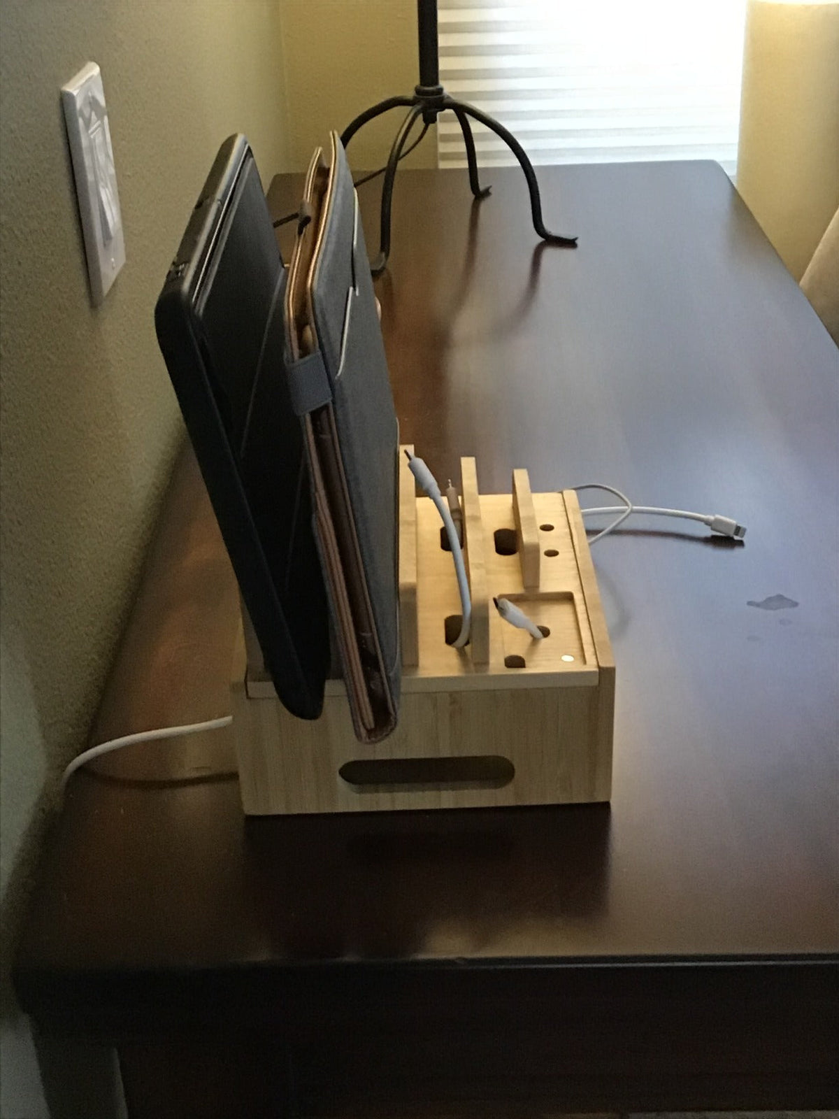 Bamboe Oplaadstation | 5-Poorts USB & Organizer | Voor Smartphone, Tablet & Smartwatch | Inclusief Kabelset