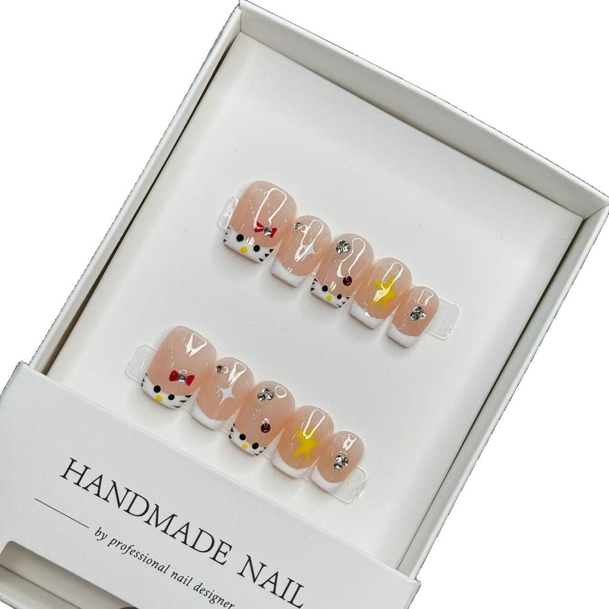 Speelse press-on nagels met personagethema