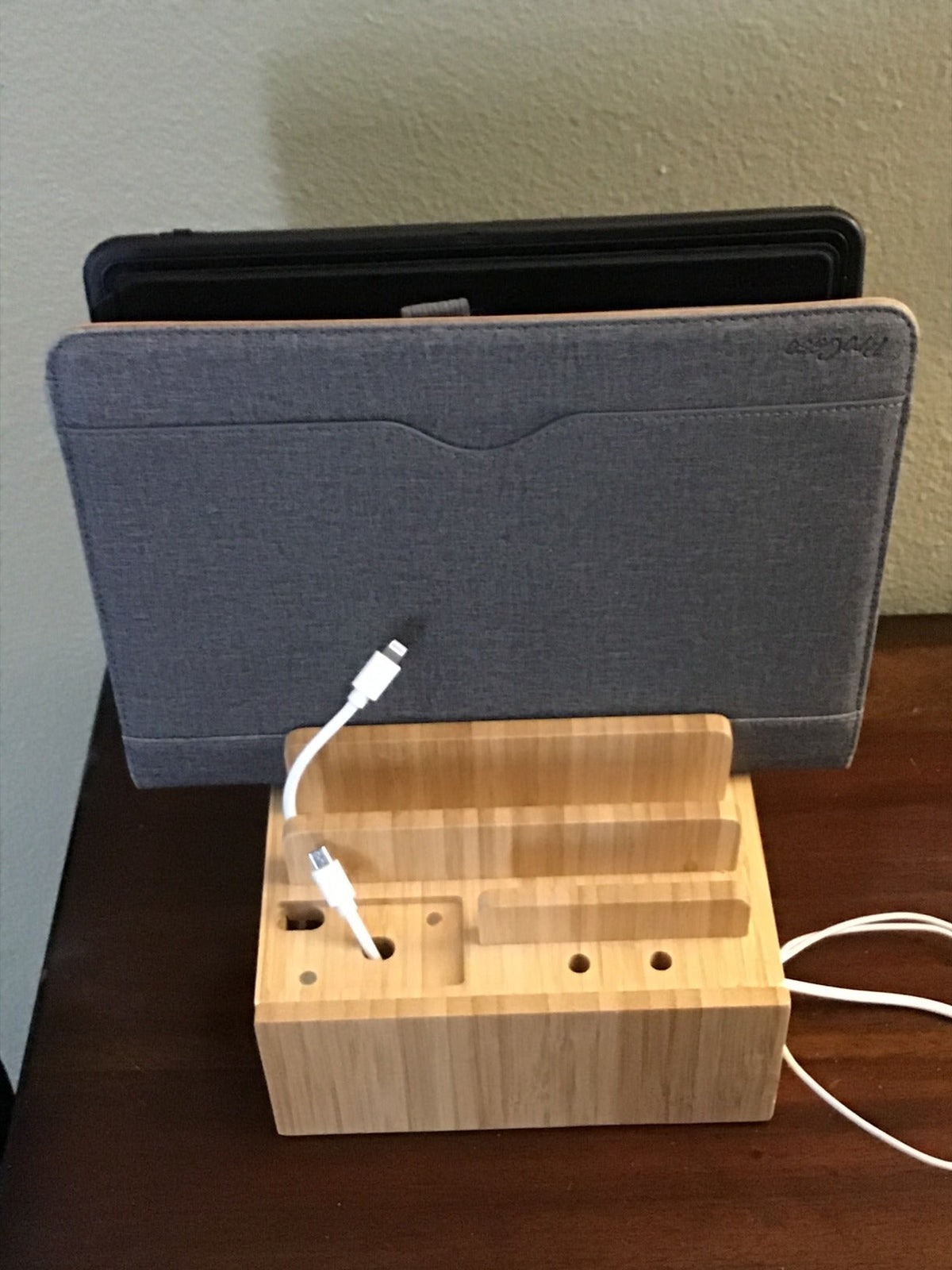 Bamboe Oplaadstation | 5-Poorts USB & Organizer | Voor Smartphone, Tablet & Smartwatch | Inclusief Kabelset