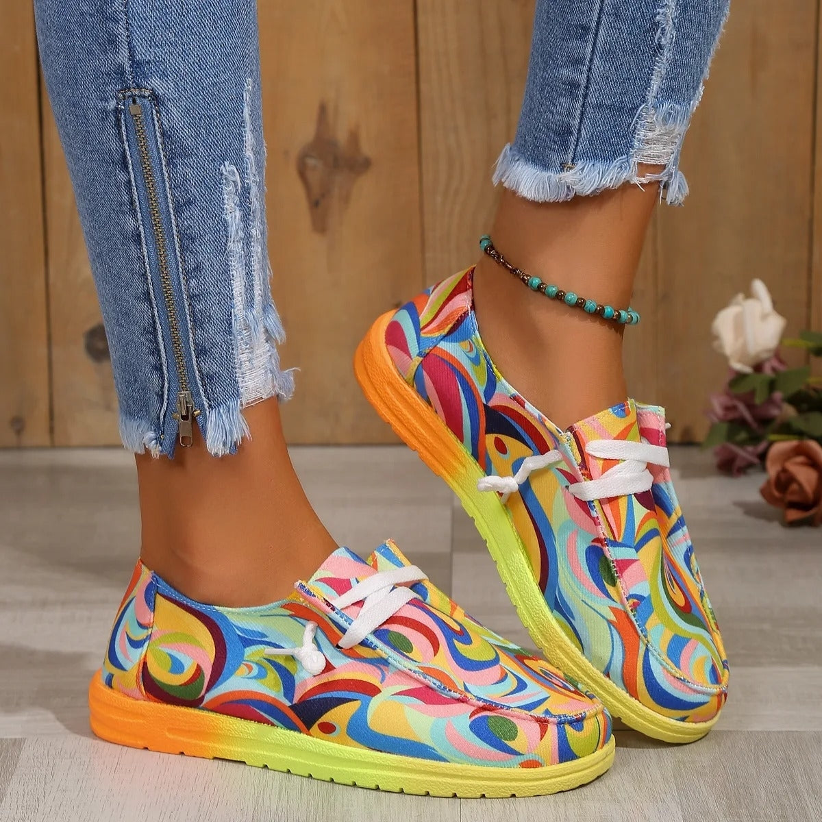 Dames sneakers met opdruk en platte zool