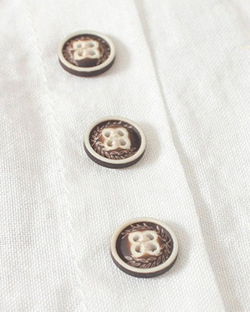 Damestop met korte mouwen en elegante knoopdetails