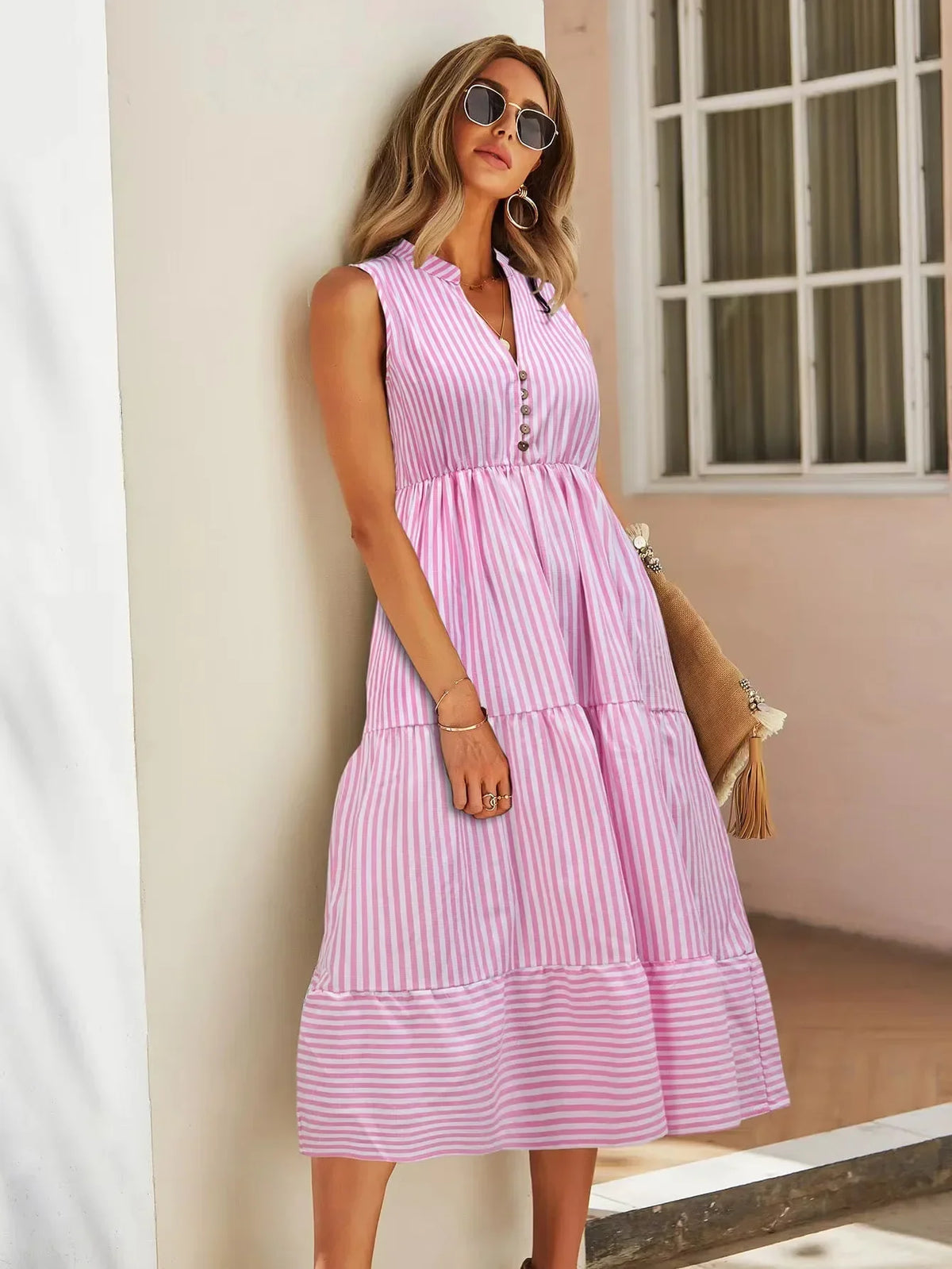 Elegante gestreepte mouwloze zomerjurk
