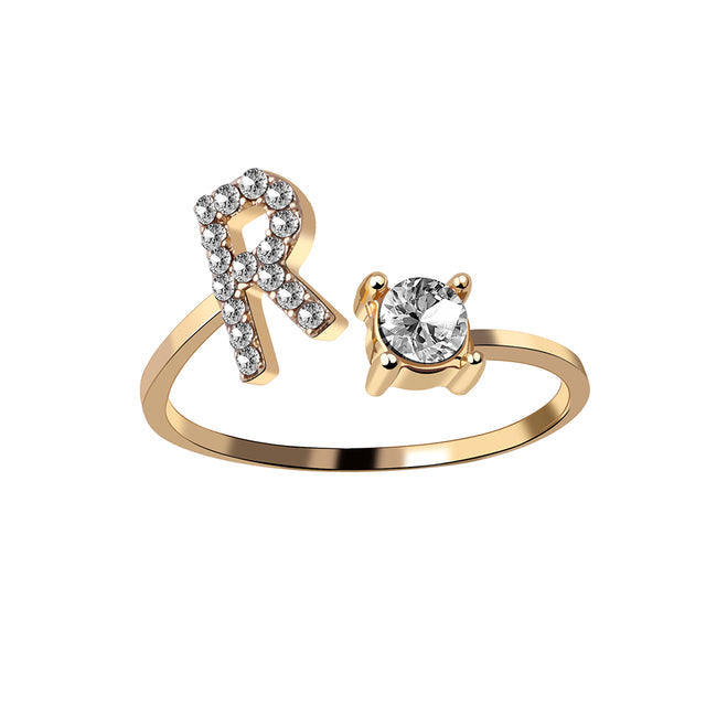 Elegante ring met initialen om herinneringen levend te houden