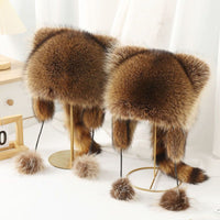 Warme wintermuts van imitatiebont met pompons