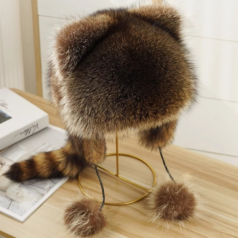 Warme wintermuts van imitatiebont met pompons
