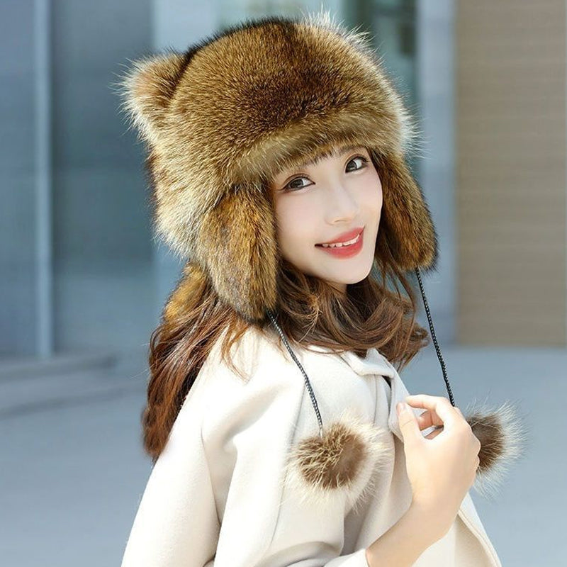 Warme wintermuts van imitatiebont met pompons