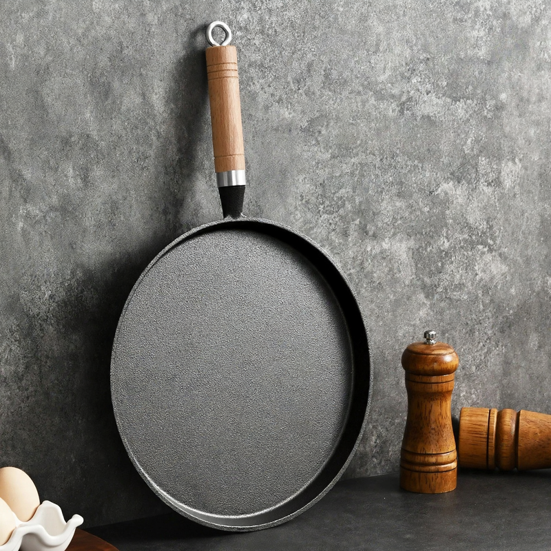 Gietijzeren pan met platte bodem