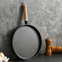 Gietijzeren pan met platte bodem