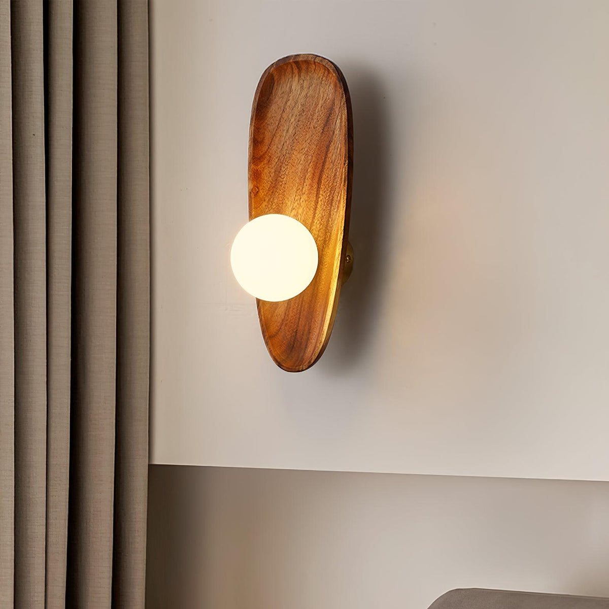 Noords minimalistische led-wandlamp met natuurhouten accent