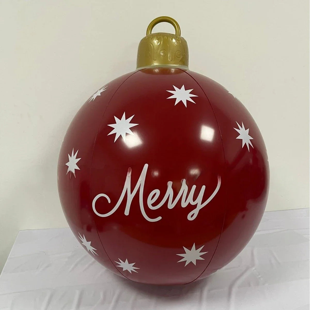 Opblaasbare grote kerstbal voor buitendecoratie tijdens de feestdagen