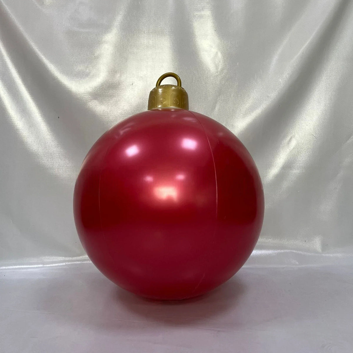 Opblaasbare grote kerstbal voor buitendecoratie tijdens de feestdagen