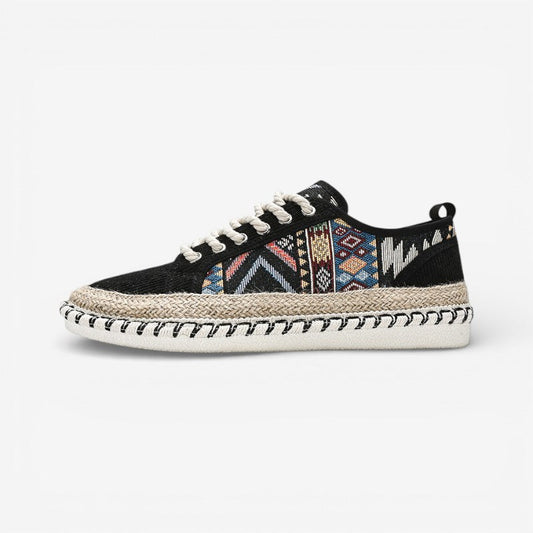 Platte schoenen met ronde neus, print en vetersluiting