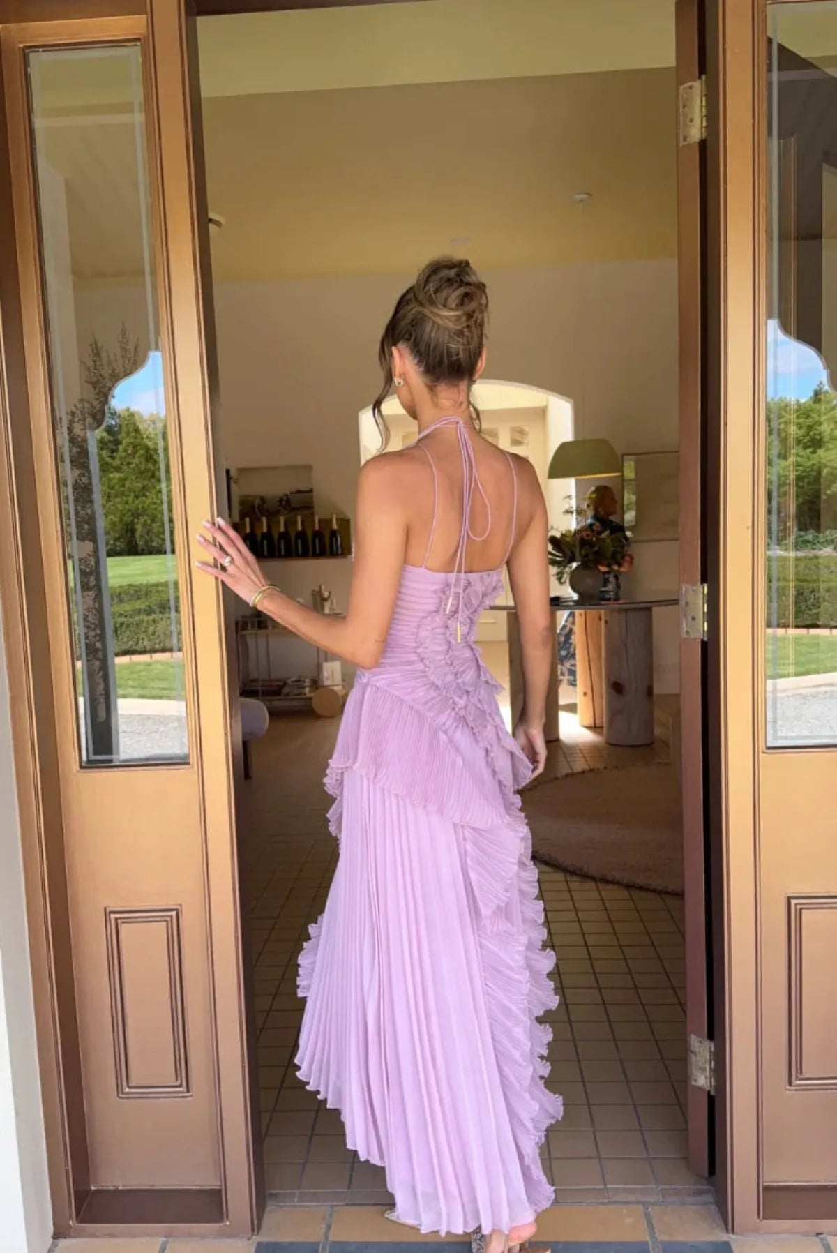 Rugloze maxi-halterjurk met roesjes en split