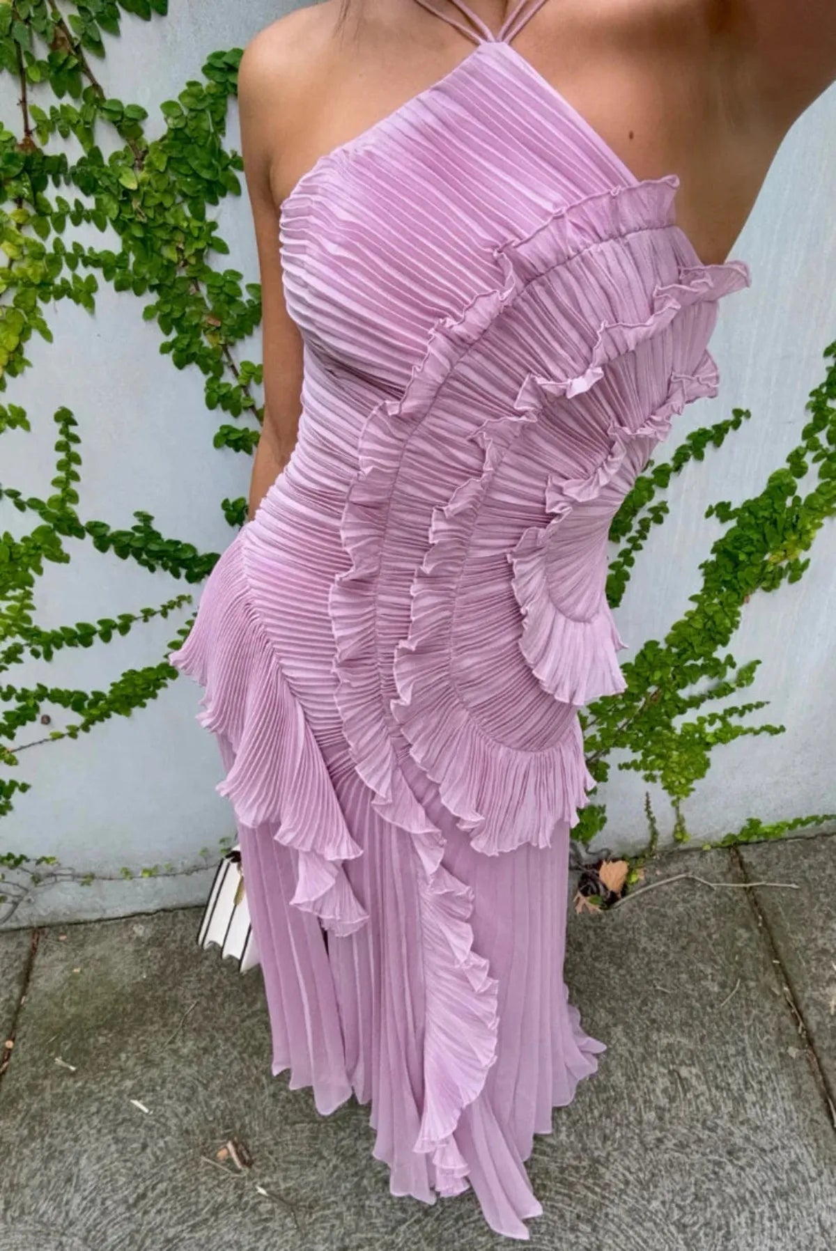 Rugloze maxi-halterjurk met roesjes en split