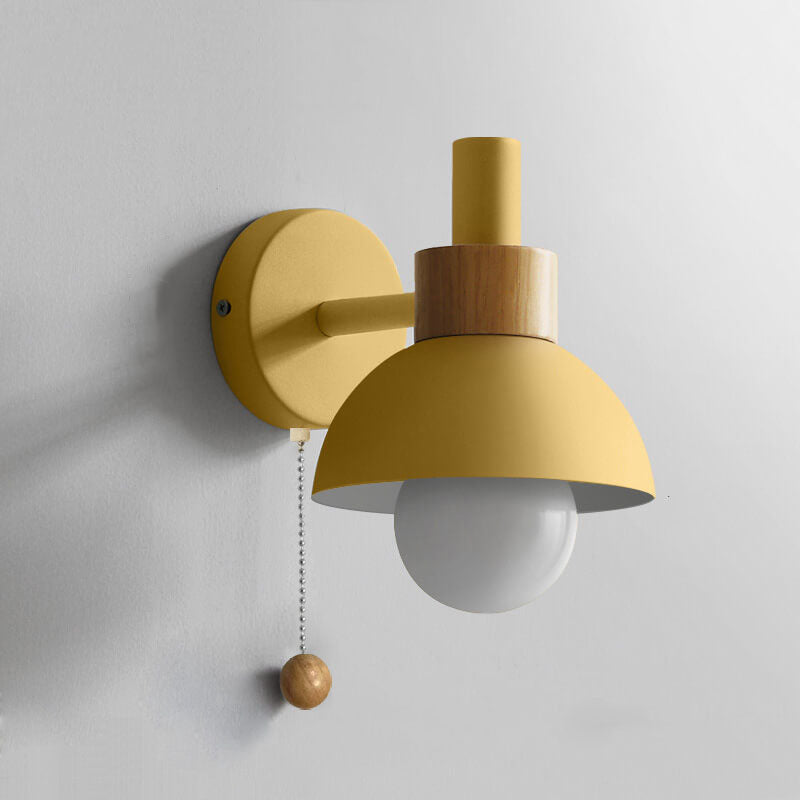 Scandinavische wandlamp met houtaccent | Minimalistische lamp met trekschakelaar