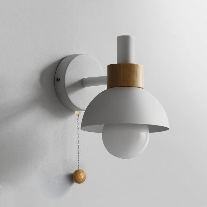 Scandinavische wandlamp met houtaccent | Minimalistische lamp met trekschakelaar