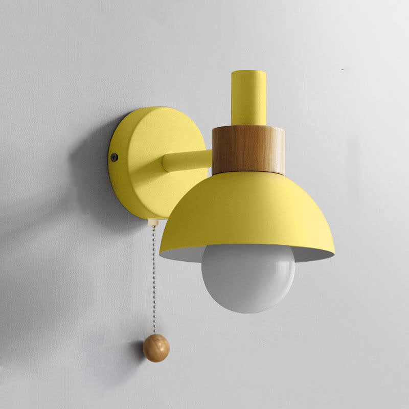 Scandinavische wandlamp met houtaccent | Minimalistische lamp met trekschakelaar