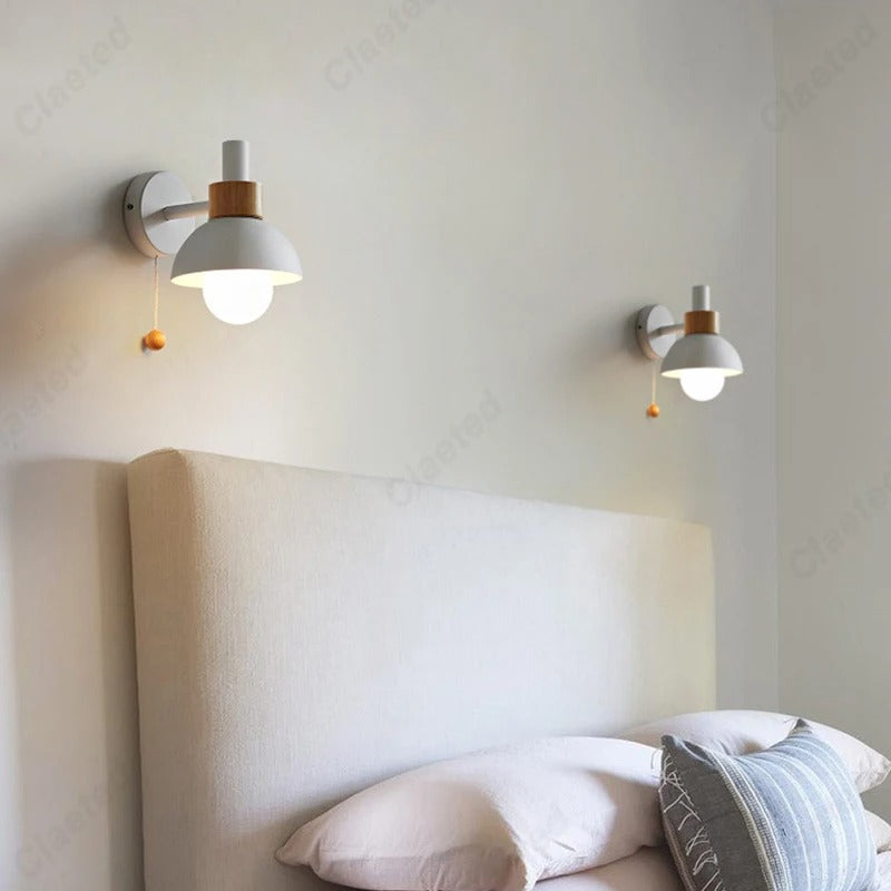 Scandinavische wandlamp met houtaccent | Minimalistische lamp met trekschakelaar