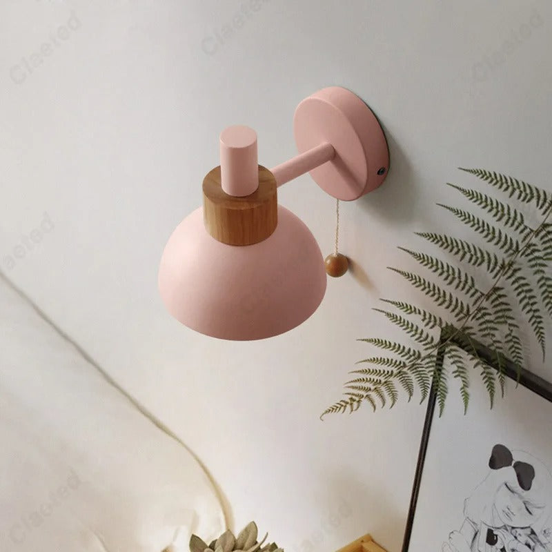 Scandinavische wandlamp met houtaccent | Minimalistische lamp met trekschakelaar