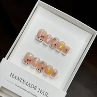 Speelse press-on nagels met personagethema