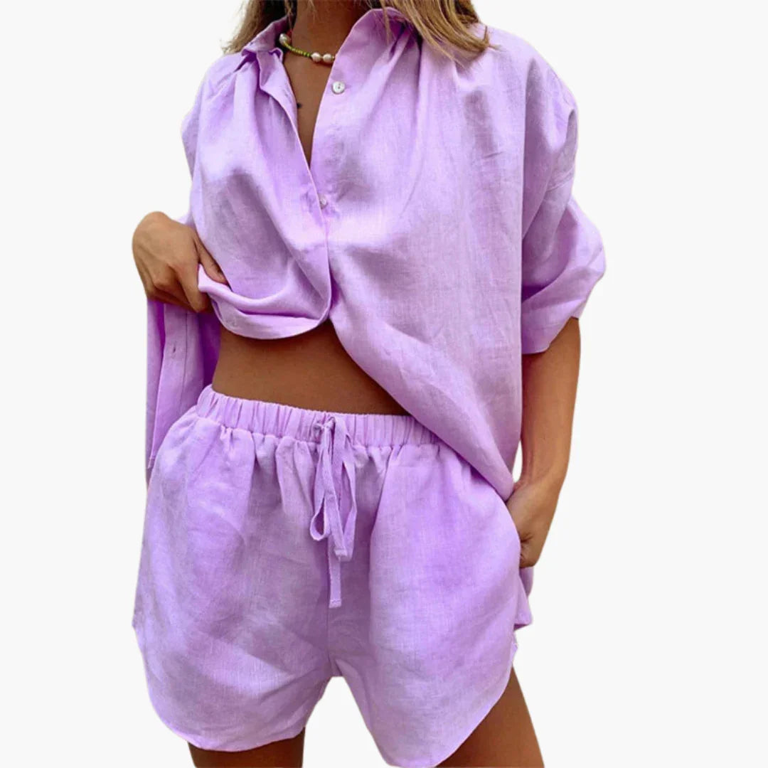 Tweedelige dames set met knopenlijst en shorts