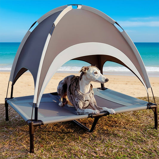 Verhoogde hondenmand met koelmat en uv-bescherming voor outdoor comfort